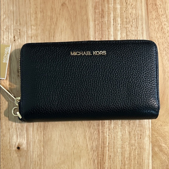 Michael Kors - Picture 2 of 5